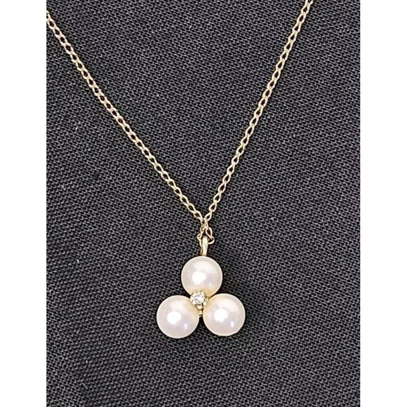 Vtg 14k Gold Triple 5.5mm Pearl & Diamond Accent Pendant 1.66g On A 10kGF Chain - Picture 1 of 11